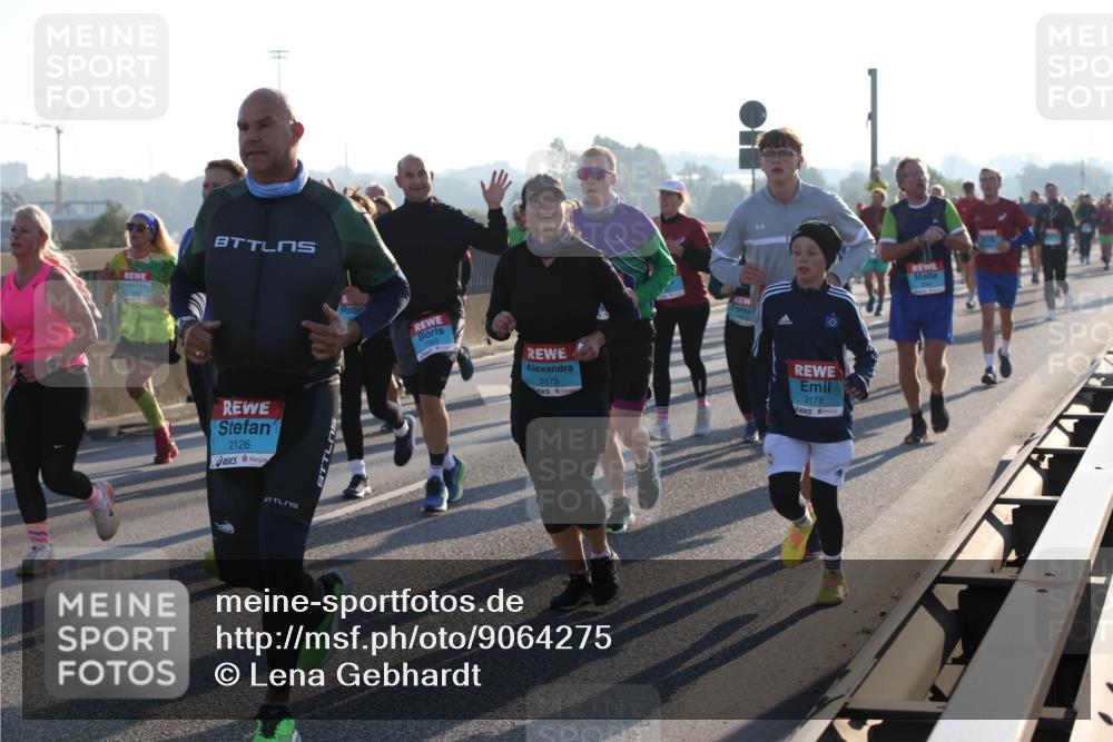 03.10.2025 - Köhlbrandbrückenlauf Lena Gebhardt http://msf.ph/oto/9064275 03.10.2025 09:21:26 Position 1 2126, 3175, 3178 meine-sportfotos.de