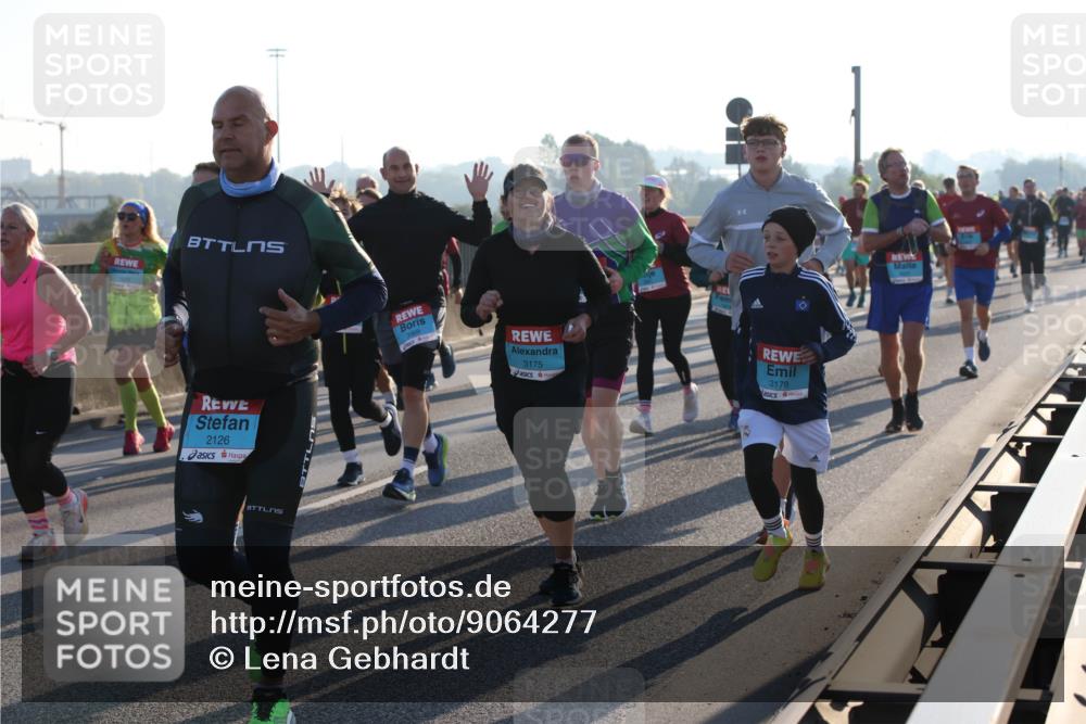 03.10.2025 - Köhlbrandbrückenlauf Lena Gebhardt http://msf.ph/oto/9064277 03.10.2025 09:21:26 Position 1 2126, 3175, 3178 meine-sportfotos.de