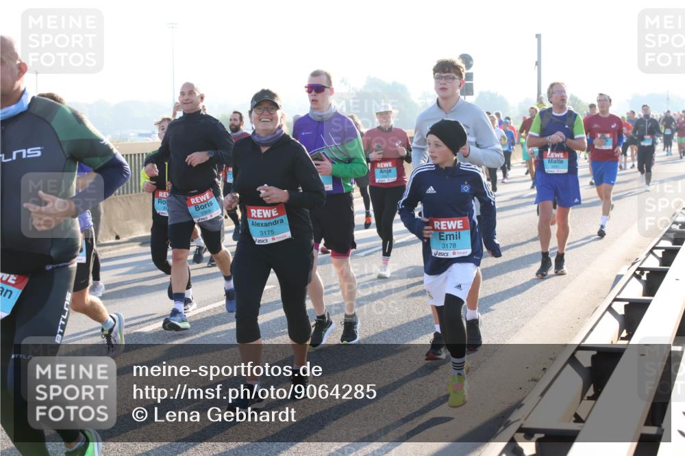 03.10.2025 - Köhlbrandbrückenlauf Lena Gebhardt http://msf.ph/oto/9064285 03.10.2025 09:21:26 Position 1 3369, 3175, 3178 meine-sportfotos.de