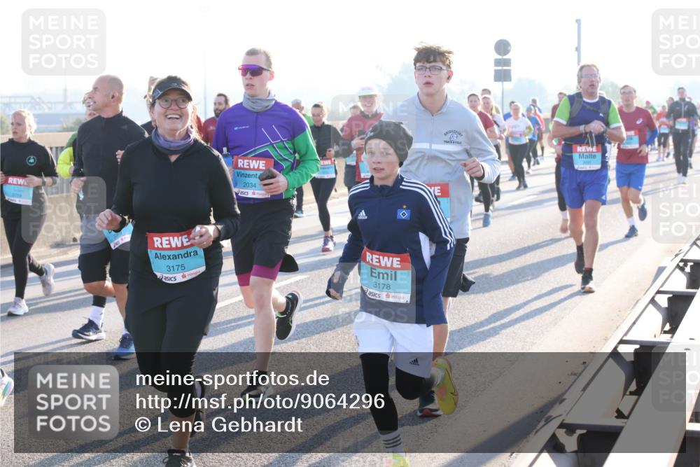 03.10.2025 - Köhlbrandbrückenlauf Lena Gebhardt http://msf.ph/oto/9064296 03.10.2025 09:21:27 Position 1 3759, 2034, 3175, 3178 meine-sportfotos.de