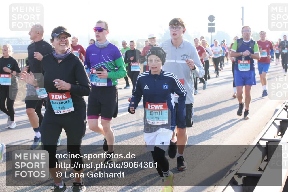 03.10.2025 - Köhlbrandbrückenlauf Lena Gebhardt http://msf.ph/oto/9064301 03.10.2025 09:21:27 Position 1 3759, 3369, 3175, 2034, 3178 meine-sportfotos.de