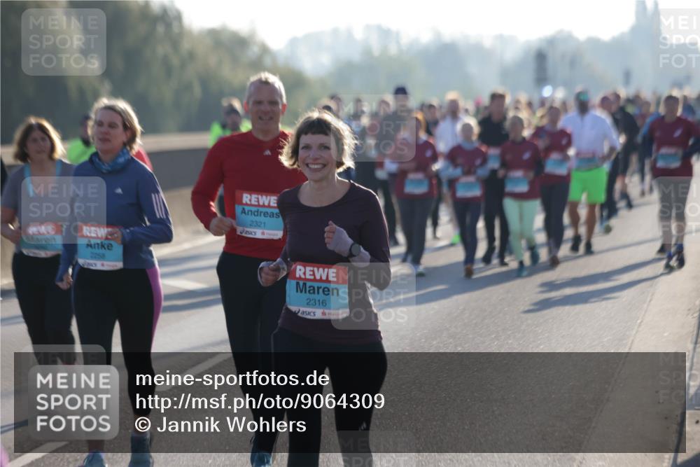 03.10.2025 - Köhlbrandbrückenlauf Jannik Wohlers http://msf.ph/oto/9064309 03.10.2025 09:25:11 Position 3 2258, 2321, 2316 meine-sportfotos.de
