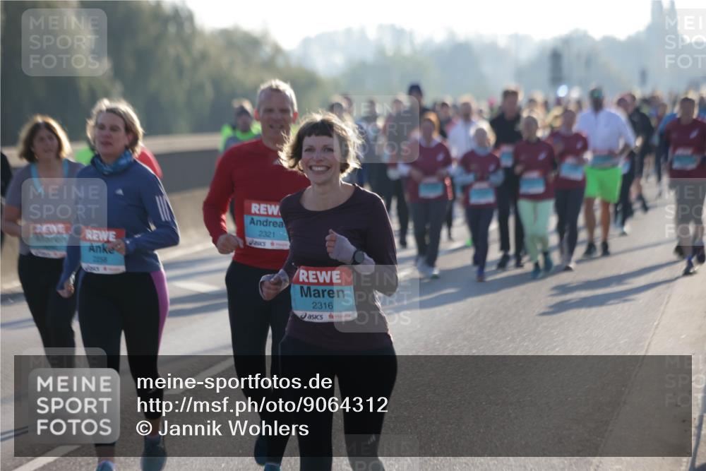 03.10.2025 - Köhlbrandbrückenlauf Jannik Wohlers http://msf.ph/oto/9064312 03.10.2025 09:25:11 Position 3 2258, 2321, 2316 meine-sportfotos.de