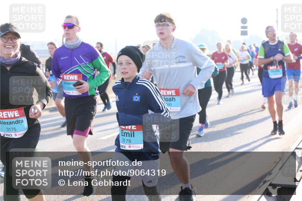 03.10.2025 - Köhlbrandbrückenlauf Lena Gebhardt http://msf.ph/oto/9064319 03.10.2025 09:21:28 Position 1 3175, 2034, 3178, 040 meine-sportfotos.de