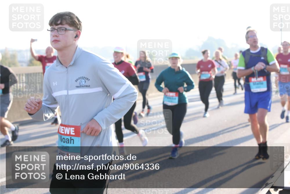 03.10.2025 - Köhlbrandbrückenlauf Lena Gebhardt http://msf.ph/oto/9064336 03.10.2025 09:21:28 Position 1 2040 meine-sportfotos.de