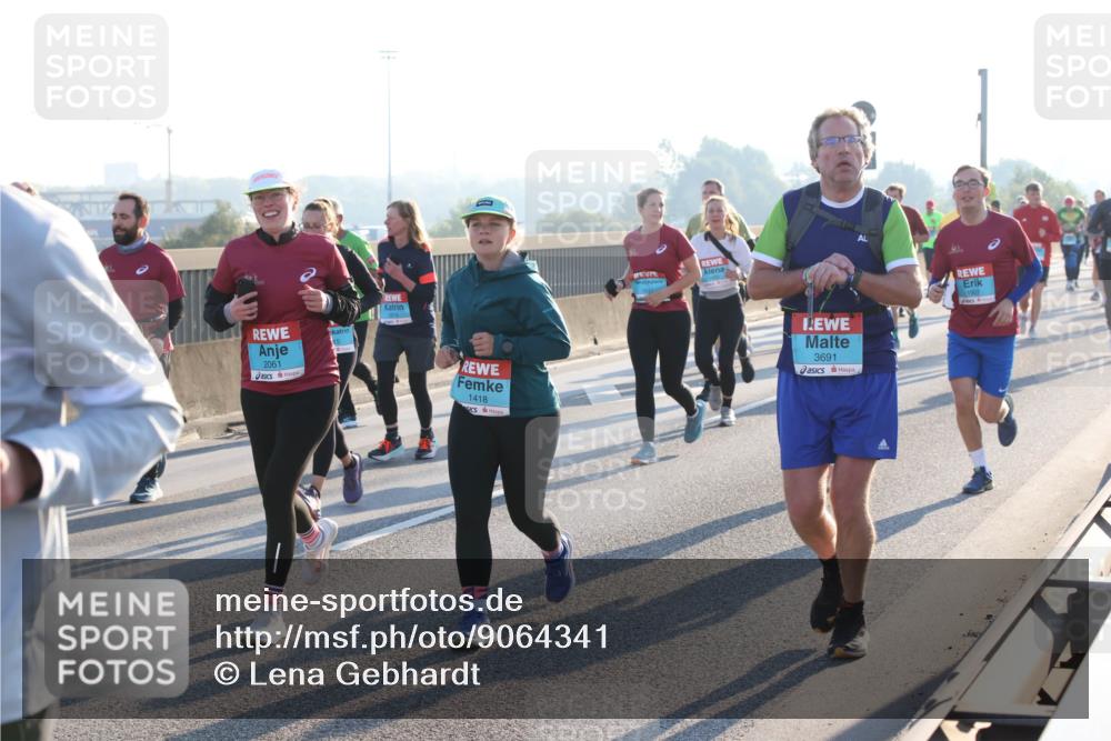 03.10.2025 - Köhlbrandbrückenlauf Lena Gebhardt http://msf.ph/oto/9064341 03.10.2025 09:21:28 Position 1 2061, 1418, 3691, 1901 meine-sportfotos.de