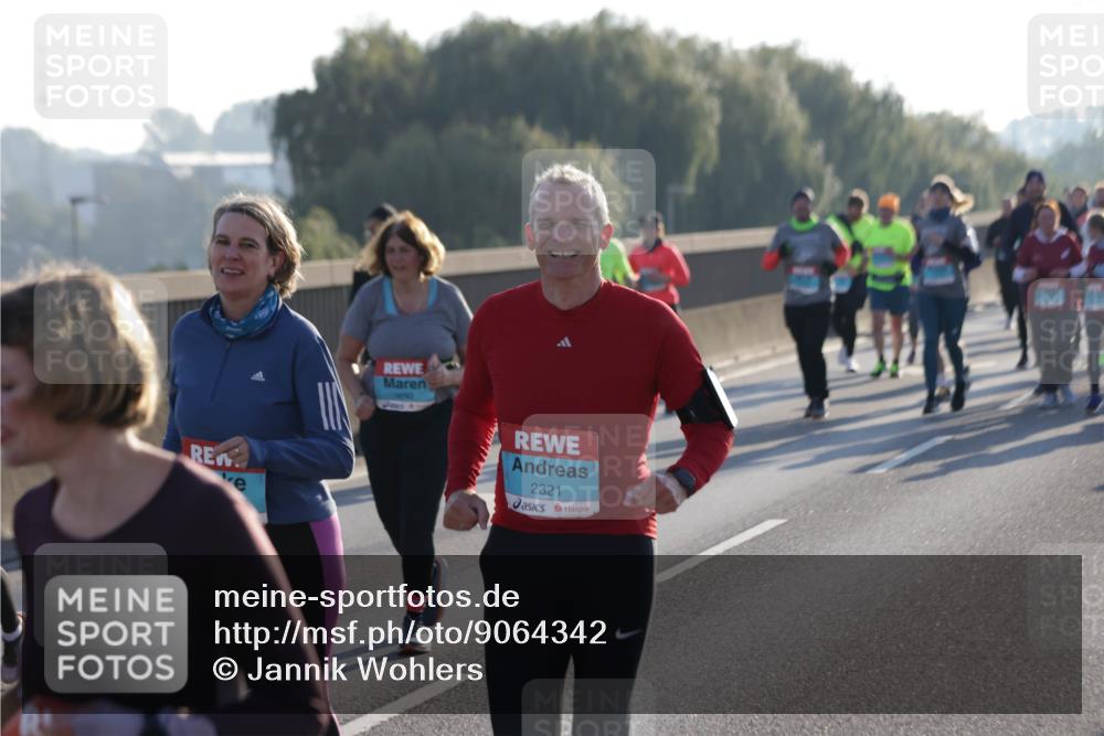 03.10.2025 - Köhlbrandbrückenlauf Jannik Wohlers http://msf.ph/oto/9064342 03.10.2025 09:25:14 Position 3 2321 meine-sportfotos.de
