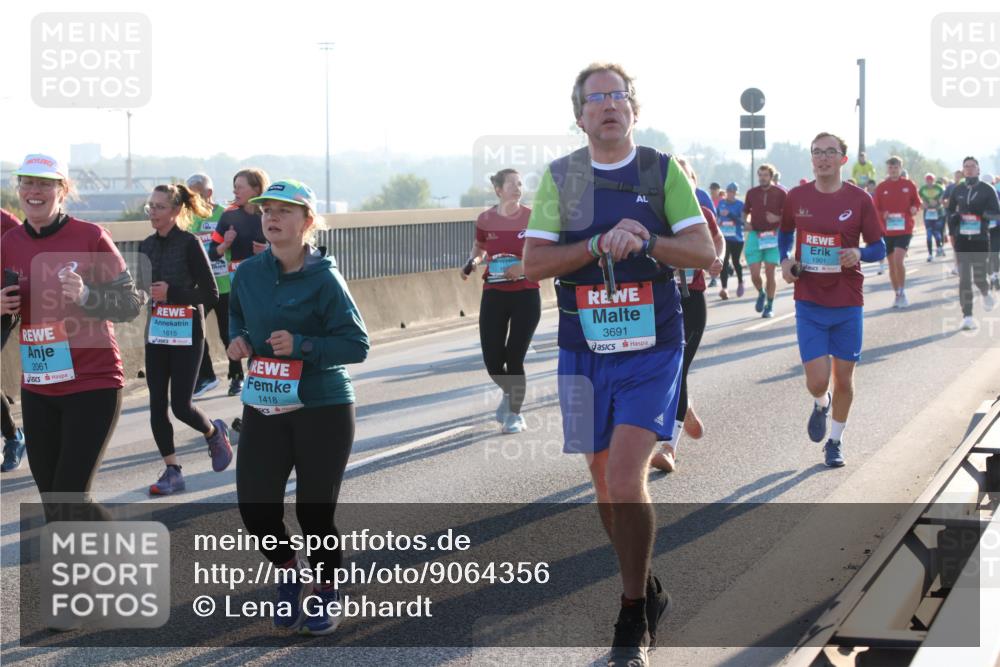 03.10.2025 - Köhlbrandbrückenlauf Lena Gebhardt http://msf.ph/oto/9064356 03.10.2025 09:21:29 Position 1 2061, 1615, 1418, 3691, 1901 meine-sportfotos.de