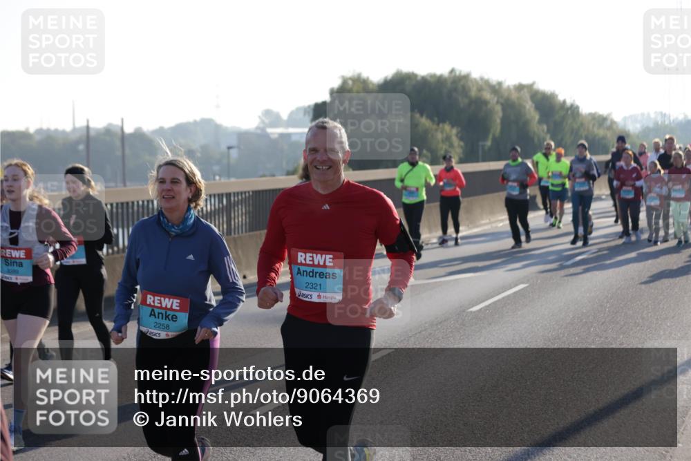 03.10.2025 - Köhlbrandbrückenlauf Jannik Wohlers http://msf.ph/oto/9064369 03.10.2025 09:25:15 Position 3 3389, 2258, 2321 meine-sportfotos.de