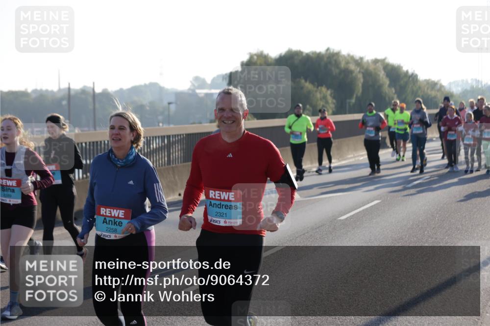 03.10.2025 - Köhlbrandbrückenlauf Jannik Wohlers http://msf.ph/oto/9064372 03.10.2025 09:25:15 Position 3 3689, 2258, 2321 meine-sportfotos.de