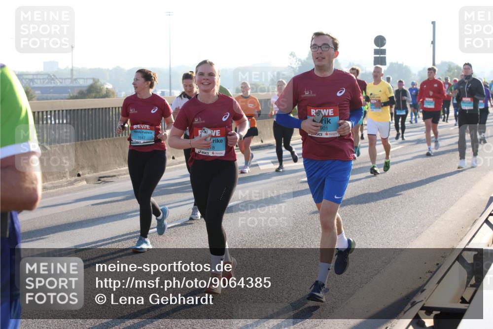 03.10.2025 - Köhlbrandbrückenlauf Lena Gebhardt http://msf.ph/oto/9064385 03.10.2025 09:21:30 Position 1 1647, 18, 901 meine-sportfotos.de