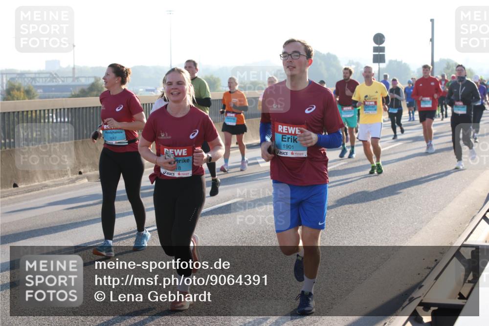03.10.2025 - Köhlbrandbrückenlauf Lena Gebhardt http://msf.ph/oto/9064391 03.10.2025 09:21:31 Position 1 1647, 18, 1901 meine-sportfotos.de