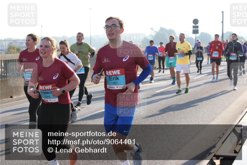 03.10.2025 - Köhlbrandbrückenlauf Lena Gebhardt http://msf.ph/oto/9064401 03.10.2025 09:21:31 Position 1 164, 1818, 1901 meine-sportfotos.de