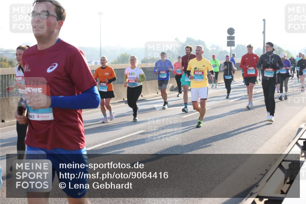 03.10.2025 - Köhlbrandbrückenlauf Lena Gebhardt http://msf.ph/oto/9064416 03.10.2025 09:21:31 Position 1 1501 meine-sportfotos.de
