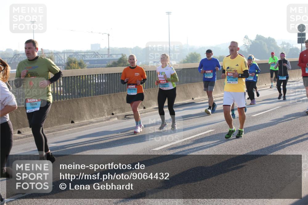 03.10.2025 - Köhlbrandbrückenlauf Lena Gebhardt http://msf.ph/oto/9064432 03.10.2025 09:21:32 Position 1 1665, 2147, 1922 meine-sportfotos.de