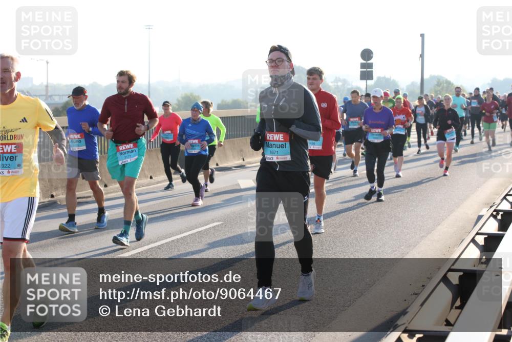 03.10.2025 - Köhlbrandbrückenlauf Lena Gebhardt http://msf.ph/oto/9064467 03.10.2025 09:21:34 Position 1 3176, 1922, 3177, 1871, 1456 meine-sportfotos.de