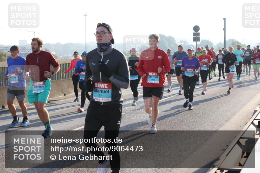 03.10.2025 - Köhlbrandbrückenlauf Lena Gebhardt http://msf.ph/oto/9064473 03.10.2025 09:21:35 Position 1 3176, 3177, 1871, 1456 meine-sportfotos.de