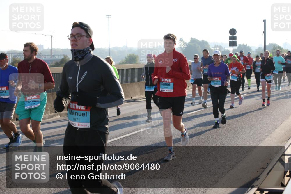 03.10.2025 - Köhlbrandbrückenlauf Lena Gebhardt http://msf.ph/oto/9064480 03.10.2025 09:21:35 Position 1 3176, 3177, 1871, 1456, 2986 meine-sportfotos.de