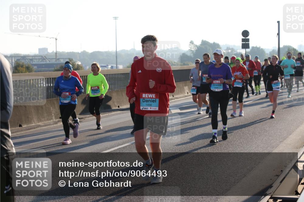 03.10.2025 - Köhlbrandbrückenlauf Lena Gebhardt http://msf.ph/oto/9064493 03.10.2025 09:21:36 Position 1 1456, 2986 meine-sportfotos.de