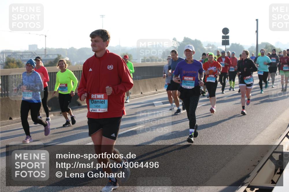03.10.2025 - Köhlbrandbrückenlauf Lena Gebhardt http://msf.ph/oto/9064496 03.10.2025 09:21:36 Position 1 1456, 2986 meine-sportfotos.de