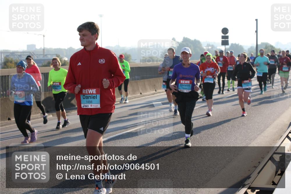 03.10.2025 - Köhlbrandbrückenlauf Lena Gebhardt http://msf.ph/oto/9064501 03.10.2025 09:21:36 Position 1 1456, 2986 meine-sportfotos.de