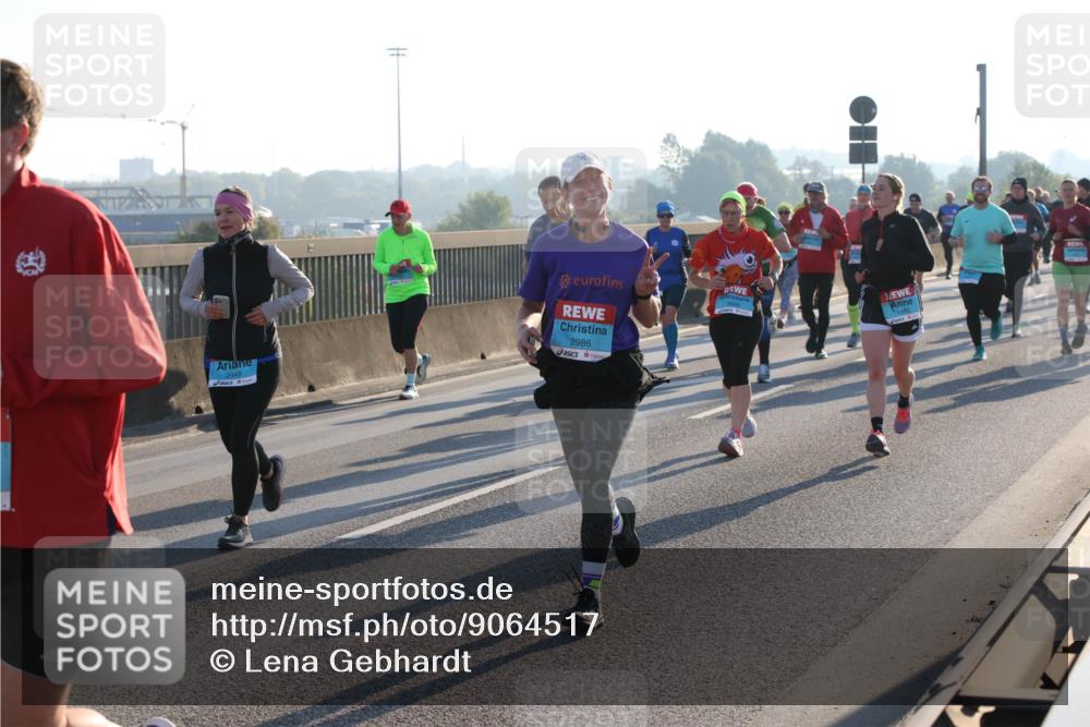 03.10.2025 - Köhlbrandbrückenlauf Lena Gebhardt http://msf.ph/oto/9064517 03.10.2025 09:21:37 Position 1 2949, 2986, 1485 meine-sportfotos.de