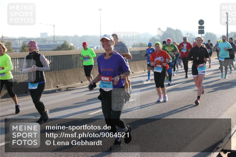 03.10.2025 - Köhlbrandbrückenlauf Lena Gebhardt http://msf.ph/oto/9064521 03.10.2025 09:21:37 Position 1 2949, 2986 meine-sportfotos.de