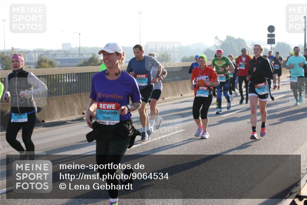 03.10.2025 - Köhlbrandbrückenlauf Lena Gebhardt http://msf.ph/oto/9064534 03.10.2025 09:21:37 Position 1 2949, 2986, 2026, 1485 meine-sportfotos.de