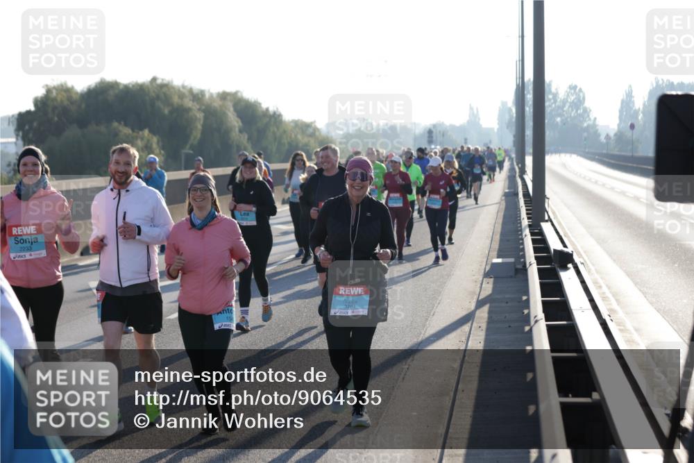 03.10.2025 - Köhlbrandbrückenlauf Jannik Wohlers http://msf.ph/oto/9064535 03.10.2025 09:25:25 Position 3 2233, 15, 3784 meine-sportfotos.de