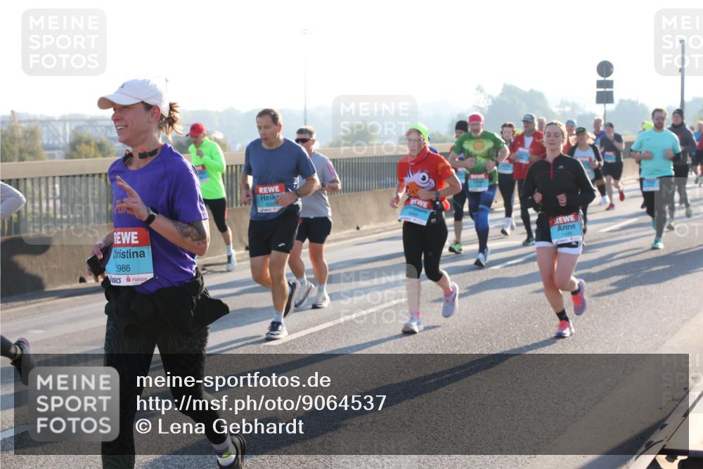 03.10.2025 - Köhlbrandbrückenlauf Lena Gebhardt http://msf.ph/oto/9064537 03.10.2025 09:21:38 Position 1 2986 meine-sportfotos.de