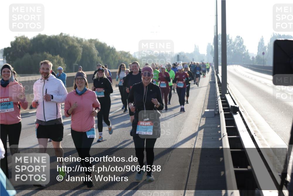03.10.2025 - Köhlbrandbrückenlauf Jannik Wohlers http://msf.ph/oto/9064538 03.10.2025 09:25:25 Position 3 2233, 3784 meine-sportfotos.de