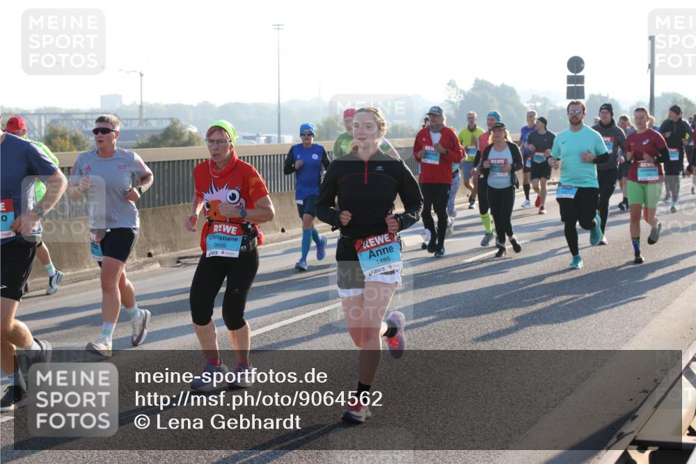 03.10.2025 - Köhlbrandbrückenlauf Lena Gebhardt http://msf.ph/oto/9064562 03.10.2025 09:21:39 Position 1 3699, 1485 meine-sportfotos.de