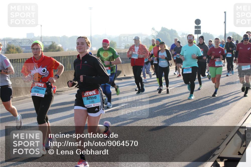03.10.2025 - Köhlbrandbrückenlauf Lena Gebhardt http://msf.ph/oto/9064570 03.10.2025 09:21:39 Position 1 3699, 1485 meine-sportfotos.de