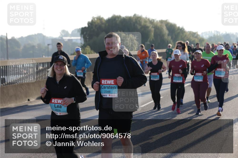 03.10.2025 - Köhlbrandbrückenlauf Jannik Wohlers http://msf.ph/oto/9064578 03.10.2025 09:25:28 Position 3 2378, 2348, 2727 meine-sportfotos.de
