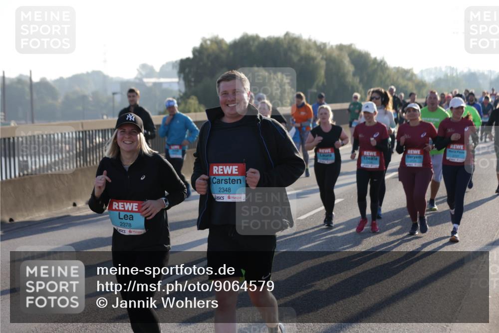 03.10.2025 - Köhlbrandbrückenlauf Jannik Wohlers http://msf.ph/oto/9064579 03.10.2025 09:25:28 Position 3 2378, 2348, 2727 meine-sportfotos.de
