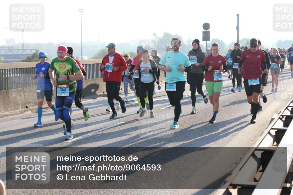 03.10.2025 - Köhlbrandbrückenlauf Lena Gebhardt http://msf.ph/oto/9064593 03.10.2025 09:21:40 Position 1 3348, 2077, 1195 meine-sportfotos.de