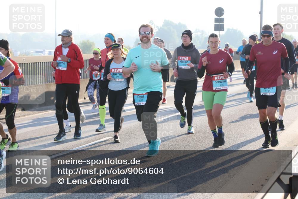 03.10.2025 - Köhlbrandbrückenlauf Lena Gebhardt http://msf.ph/oto/9064604 03.10.2025 09:21:40 Position 1 938, 1651, 1650, 2077, 2323, 1193, 1195 meine-sportfotos.de