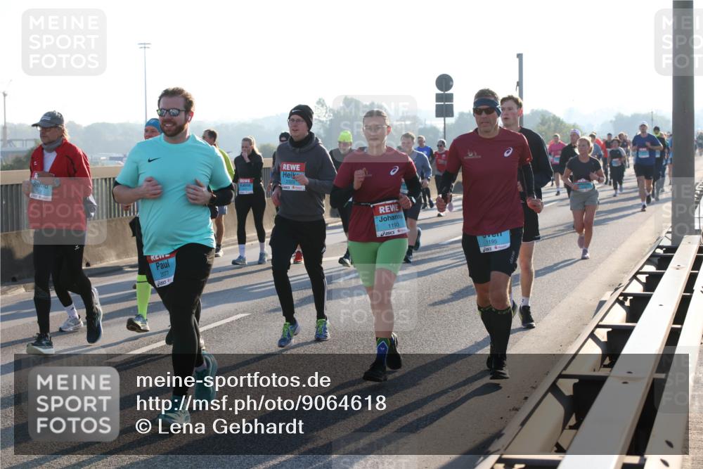 03.10.2025 - Köhlbrandbrückenlauf Lena Gebhardt http://msf.ph/oto/9064618 03.10.2025 09:21:41 Position 1 2077, 1193, 1195 meine-sportfotos.de