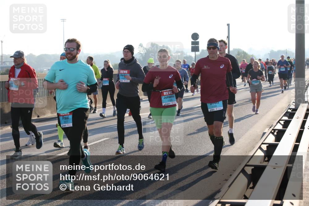 03.10.2025 - Köhlbrandbrückenlauf Lena Gebhardt http://msf.ph/oto/9064621 03.10.2025 09:21:41 Position 1 2077, 2323, 1193, 1195 meine-sportfotos.de