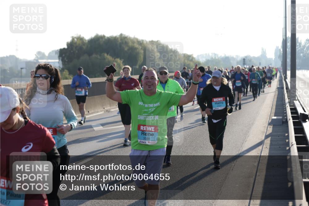 03.10.2025 - Köhlbrandbrückenlauf Jannik Wohlers http://msf.ph/oto/9064655 03.10.2025 09:25:32 Position 3 2727, 3588, 2527 meine-sportfotos.de