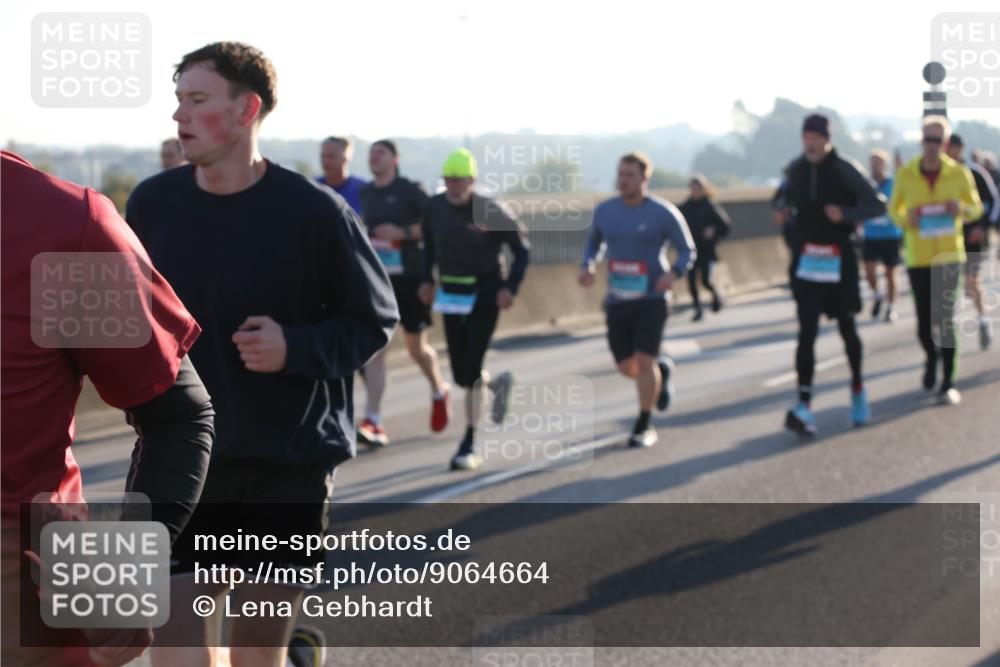 03.10.2025 - Köhlbrandbrückenlauf Lena Gebhardt http://msf.ph/oto/9064664 03.10.2025 09:21:43 Position 1  meine-sportfotos.de