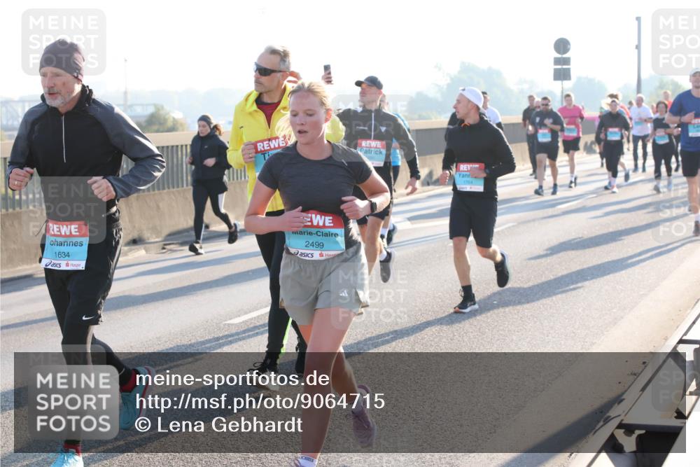 03.10.2025 - Köhlbrandbrückenlauf Lena Gebhardt http://msf.ph/oto/9064715 03.10.2025 09:21:46 Position 1 1634, 2499, 1764 meine-sportfotos.de