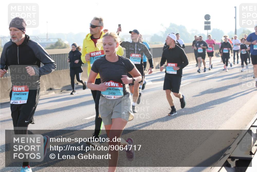 03.10.2025 - Köhlbrandbrückenlauf Lena Gebhardt http://msf.ph/oto/9064717 03.10.2025 09:21:46 Position 1 1634, 2499, 1886, 1764 meine-sportfotos.de
