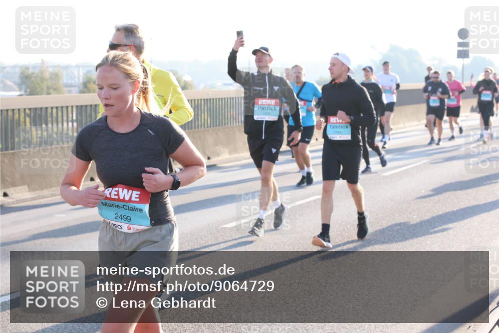 03.10.2025 - Köhlbrandbrückenlauf Lena Gebhardt http://msf.ph/oto/9064729 03.10.2025 09:21:47 Position 1 2499, 1764 meine-sportfotos.de