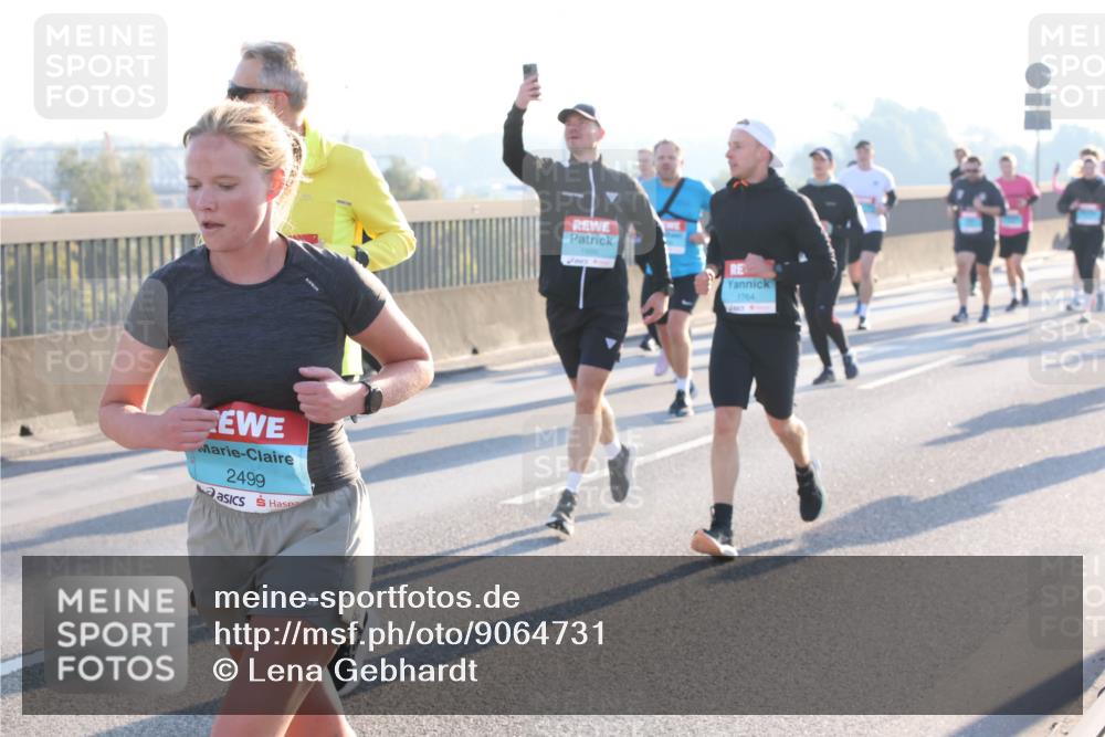 03.10.2025 - Köhlbrandbrückenlauf Lena Gebhardt http://msf.ph/oto/9064731 03.10.2025 09:21:47 Position 1 2499, 1764 meine-sportfotos.de