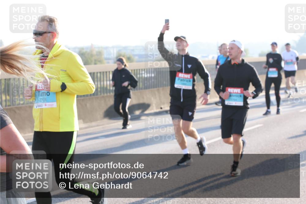 03.10.2025 - Köhlbrandbrückenlauf Lena Gebhardt http://msf.ph/oto/9064742 03.10.2025 09:21:47 Position 1 1701 meine-sportfotos.de