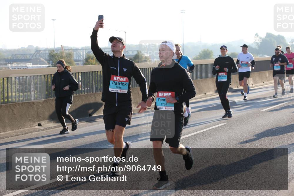 03.10.2025 - Köhlbrandbrückenlauf Lena Gebhardt http://msf.ph/oto/9064749 03.10.2025 09:21:48 Position 1 1886, 1764 meine-sportfotos.de
