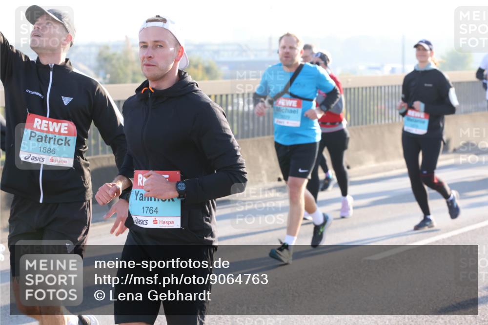 03.10.2025 - Köhlbrandbrückenlauf Lena Gebhardt http://msf.ph/oto/9064763 03.10.2025 09:21:48 Position 1 1886, 1764 meine-sportfotos.de