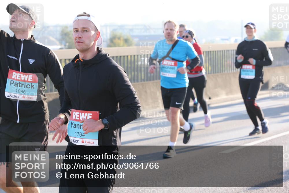 03.10.2025 - Köhlbrandbrückenlauf Lena Gebhardt http://msf.ph/oto/9064766 03.10.2025 09:21:48 Position 1 1886, 1764 meine-sportfotos.de