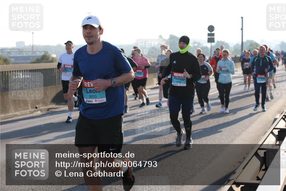 03.10.2025 - Köhlbrandbrückenlauf Lena Gebhardt http://msf.ph/oto/9064793 03.10.2025 09:21:50 Position 1 3653, 1833 meine-sportfotos.de